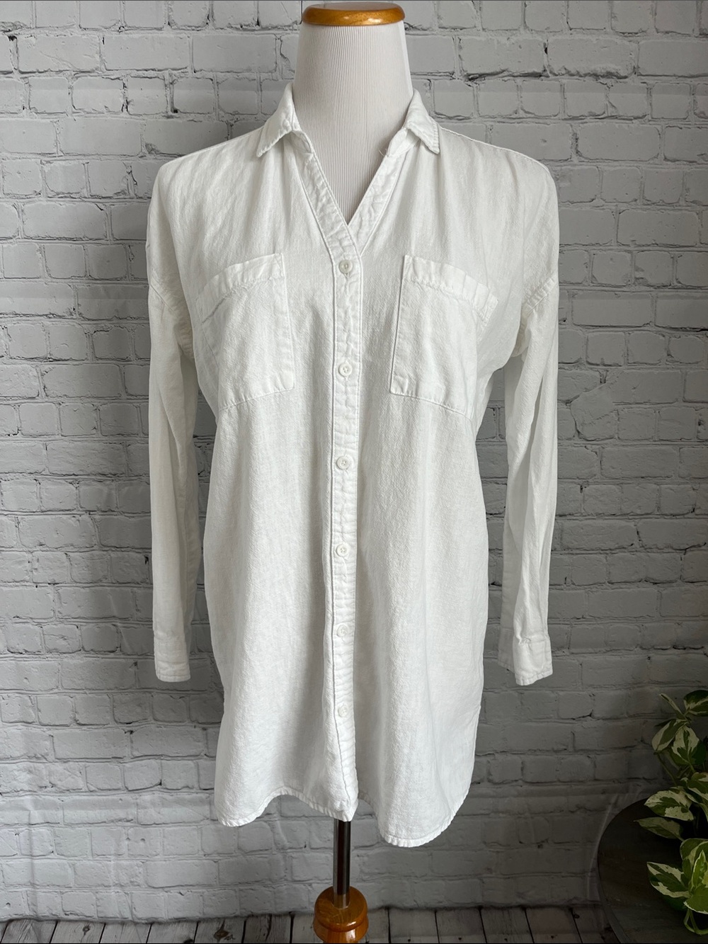 Thread & Supply Women's White Button-Up Linen Shirt